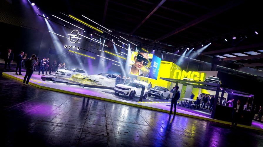 01_opel-stx-concept-and-omg-gse-opel-turns-german-autobahn-into-emotional-stage-at-paris-motor-show