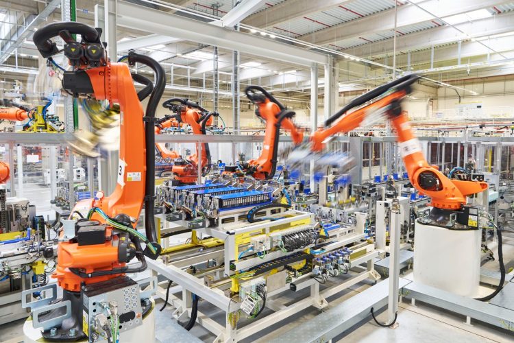 02_Škoda inaugura uma nova zona de montagem de baterias, tornando-se o maior fabricante de baterias BEV do Grupo Volkswagen e um pilar essencial da sua estratégia de eletrificação