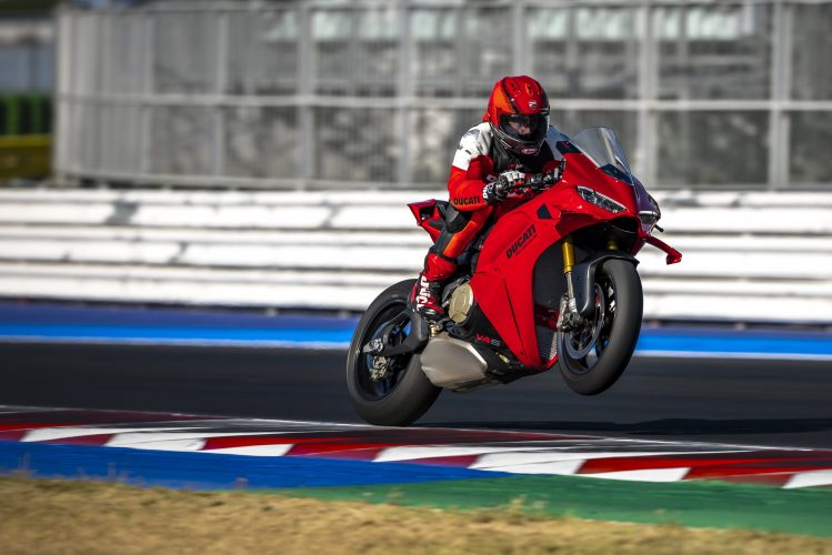 07_-_MY27_PANIGALE_V4S_DYNAMICS_24 (2)