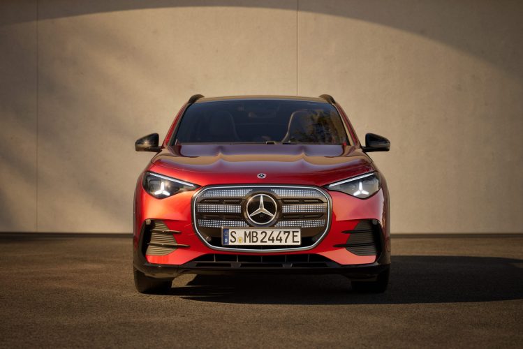 Der neue elektrische Mercedes-Benz GLA.

Exterieur: MANUFAKTUR Patagonienrot Metallic

Interieur: ARTICO man-made leather/MICROCUT microfibre black 

The all-new Mercedes-Benz GLA electric.

Exterior: MANUFAKTUR patagonia red metallic

Interior: ARTICO man-made leather/MICROCUT microfibre black