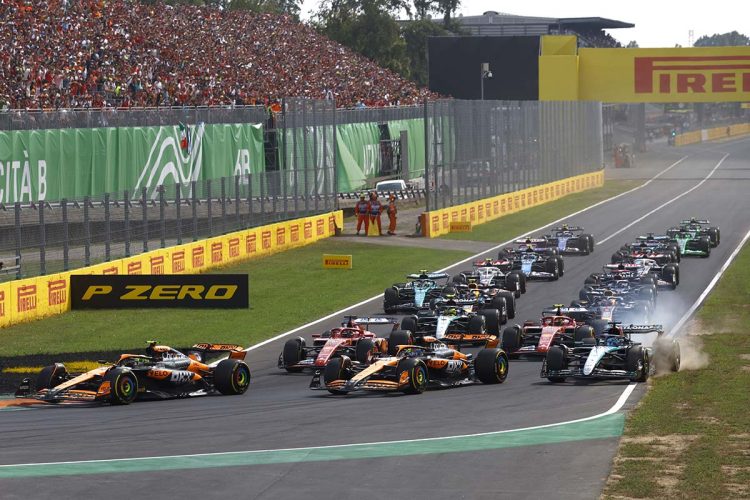 AUTODROMO NAZIONALE MONZA, ITALY - SEPTEMBER 01: Lando Norris, McLaren MCL38, leads Oscar Piastri, McLaren MCL38, George Russell, Mercedes F1 W15, Charles Leclerc, Ferrari SF-24, Carlos Sainz, Ferrari SF-24, Sir Lewis Hamilton, Mercedes F1 W15, and the rest of the field through the first chicane during the Italian GP at Autodromo Nazionale Monza on Sunday September 01, 2024 in Monza, Italy. (Photo by Zak Mauger / LAT Images)