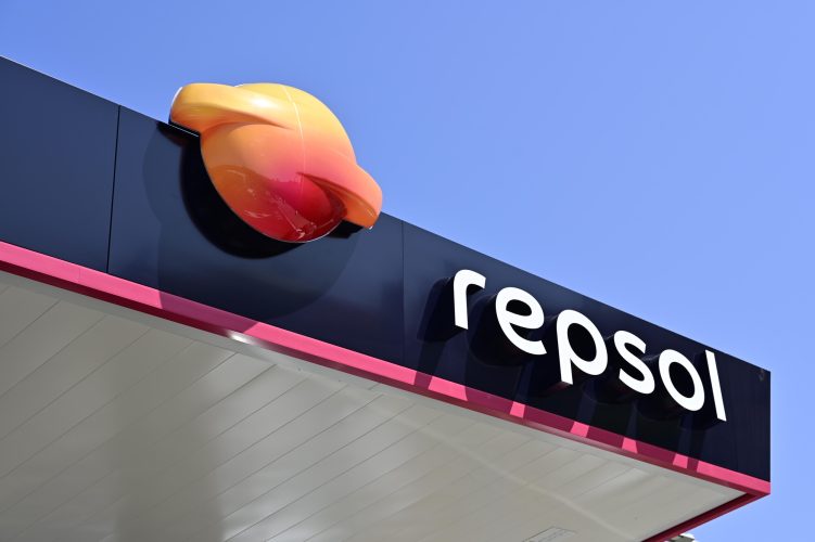 Repsol investe 10 mil milhões até 2028 com foco em Portugal e Espanha ...